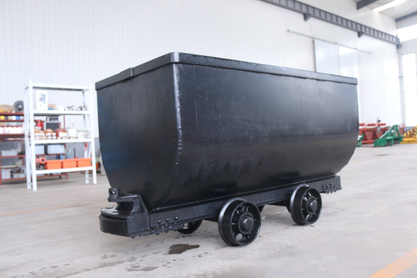 Fixed-body mine car photographed on the Zhongmei factory floor